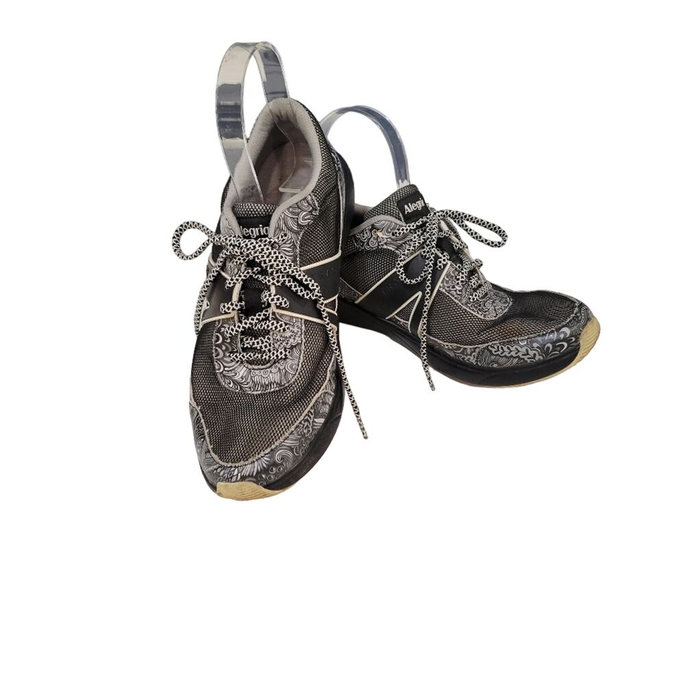 Traq by Alegria Qarma Sneaker In Wild Child Black and White Walking Snea…